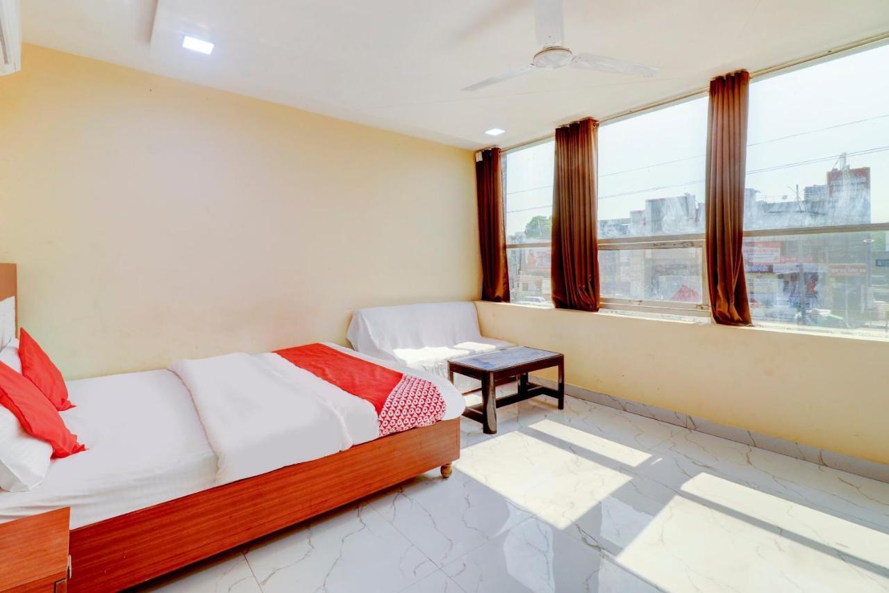 Oyo Flagship 73009 Hotel City Inn Dayal Bagh Eksteriør billede