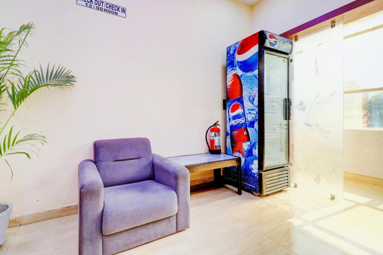 Oyo Flagship 73009 Hotel City Inn Dayal Bagh Eksteriør billede